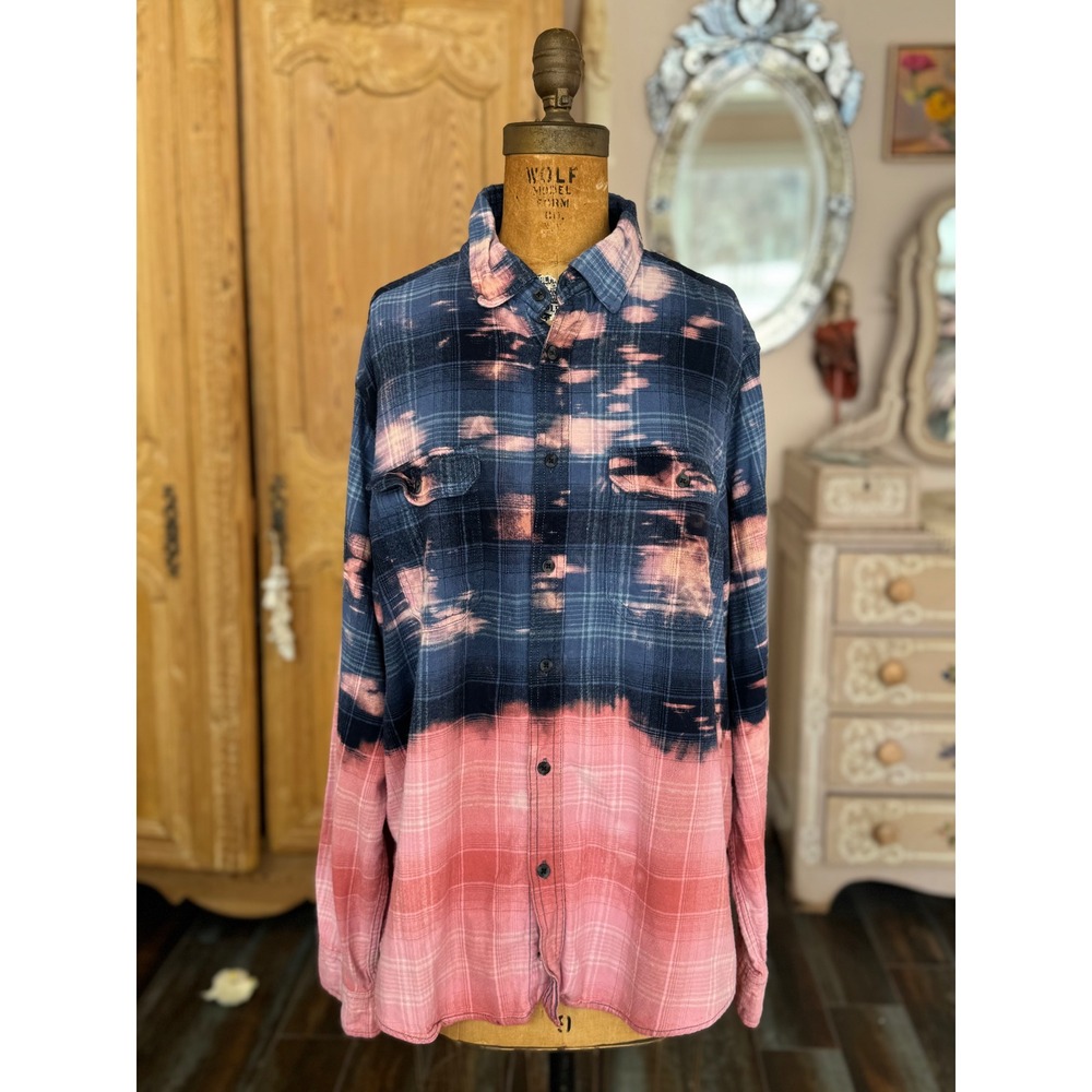 Be Kind Skunk Patch Flannel | Distressed Ombre Plaid | XL - Picture 3 of 5